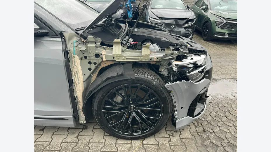 AUDI Q8 -