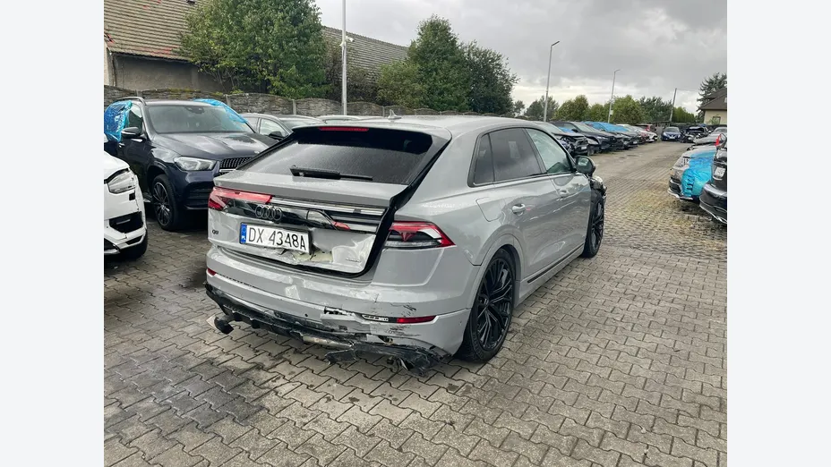 AUDI Q8 -