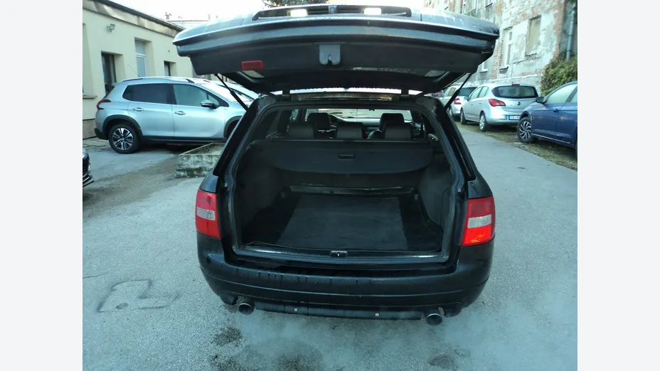 AUDI S6 -