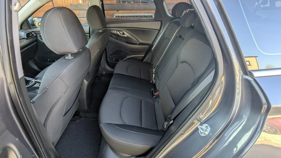 HYUNDAI i30 -