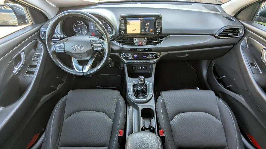 HYUNDAI i30 -