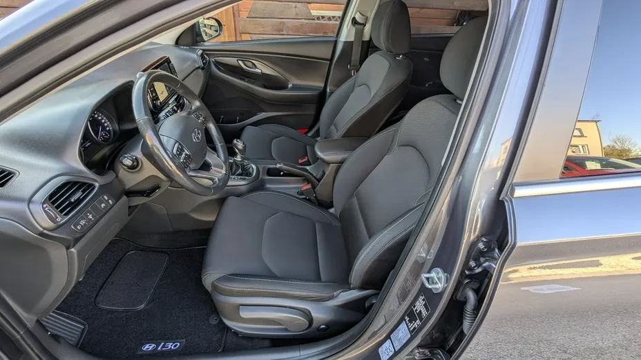 HYUNDAI i30 -