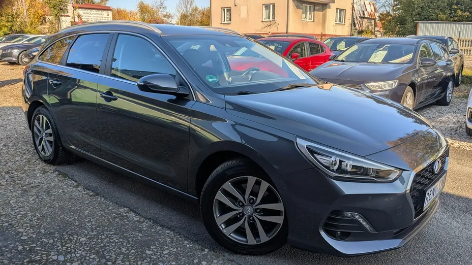 HYUNDAI i30 -