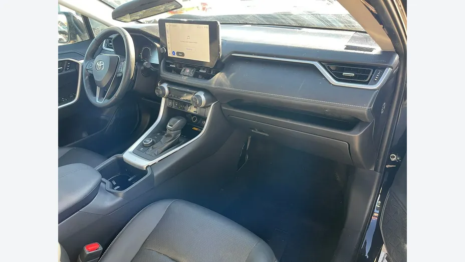 TOYOTA RAV4 -