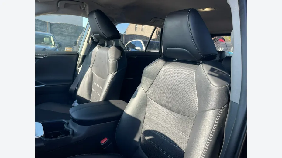 TOYOTA RAV4 -