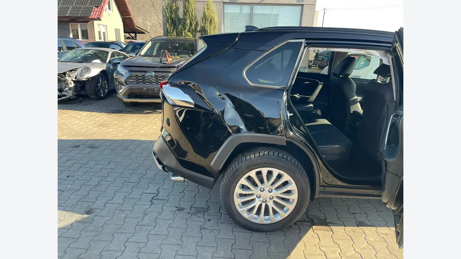 TOYOTA RAV4 -