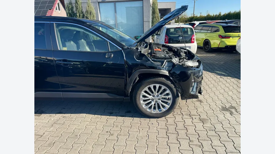 TOYOTA RAV4 -