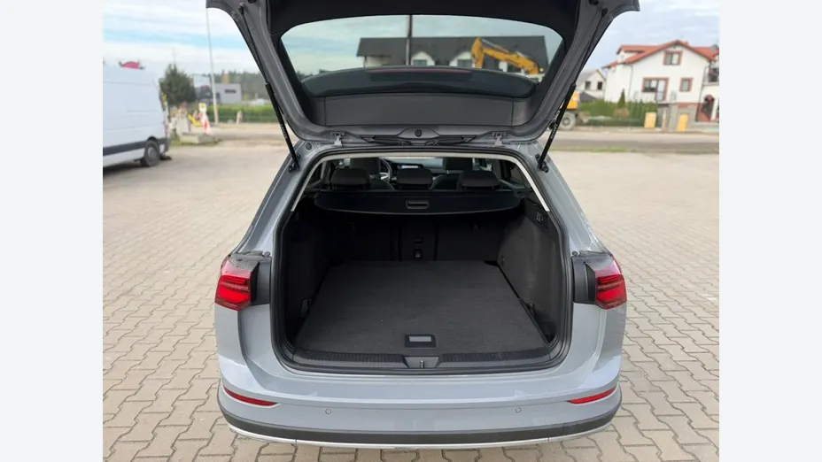 VOLKSWAGEN Golf -