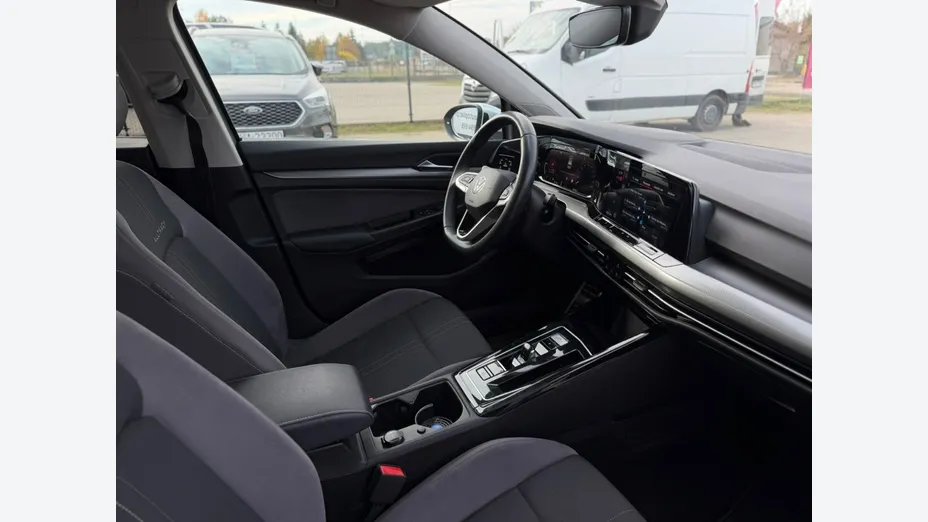 VOLKSWAGEN Golf -