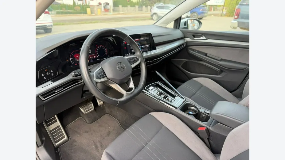 VOLKSWAGEN Golf -