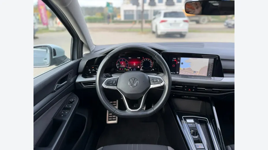 VOLKSWAGEN Golf -