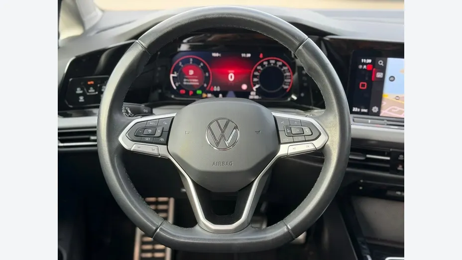VOLKSWAGEN Golf -