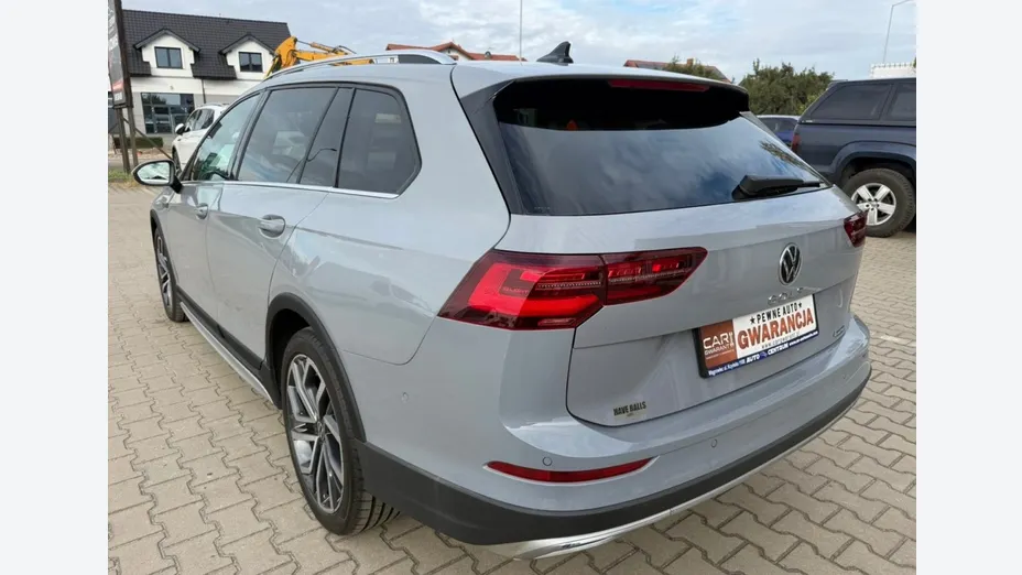 VOLKSWAGEN Golf -