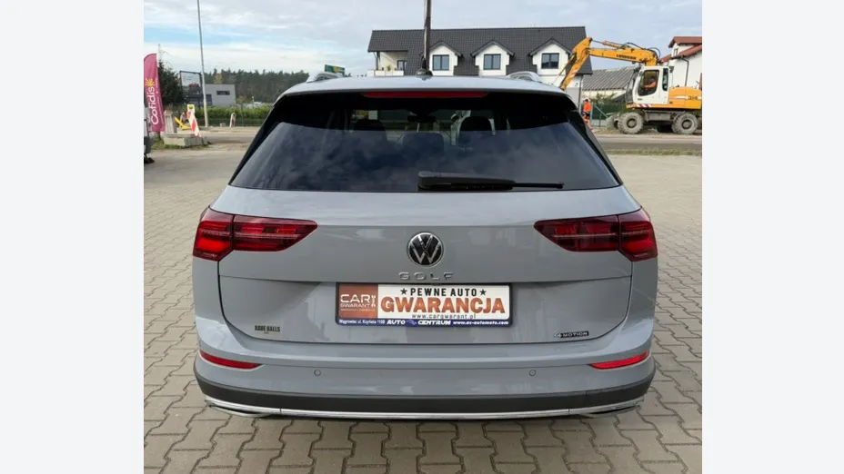 VOLKSWAGEN Golf -