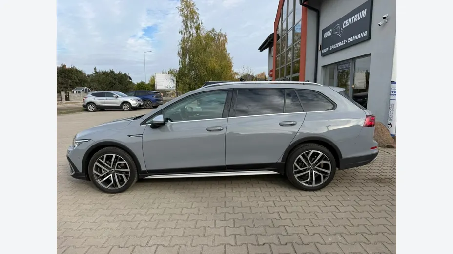 VOLKSWAGEN Golf -