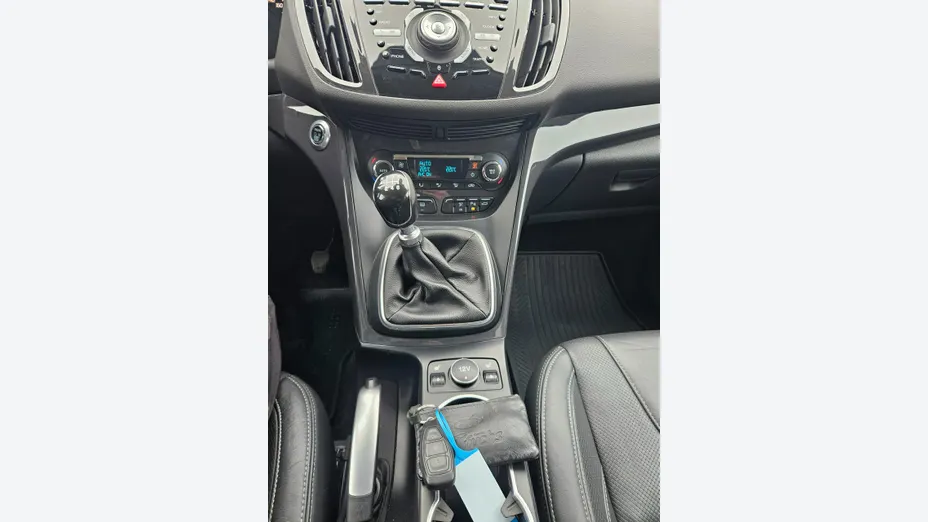 FORD Kuga -