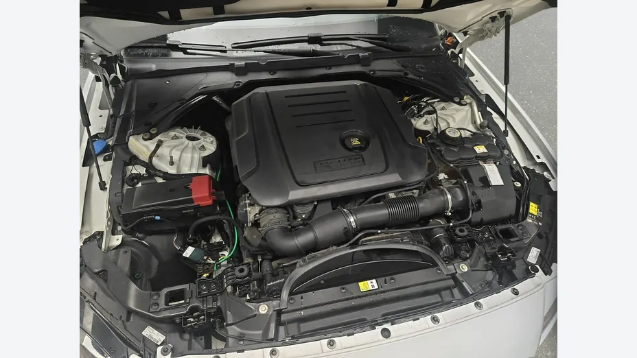 JAGUAR XF -