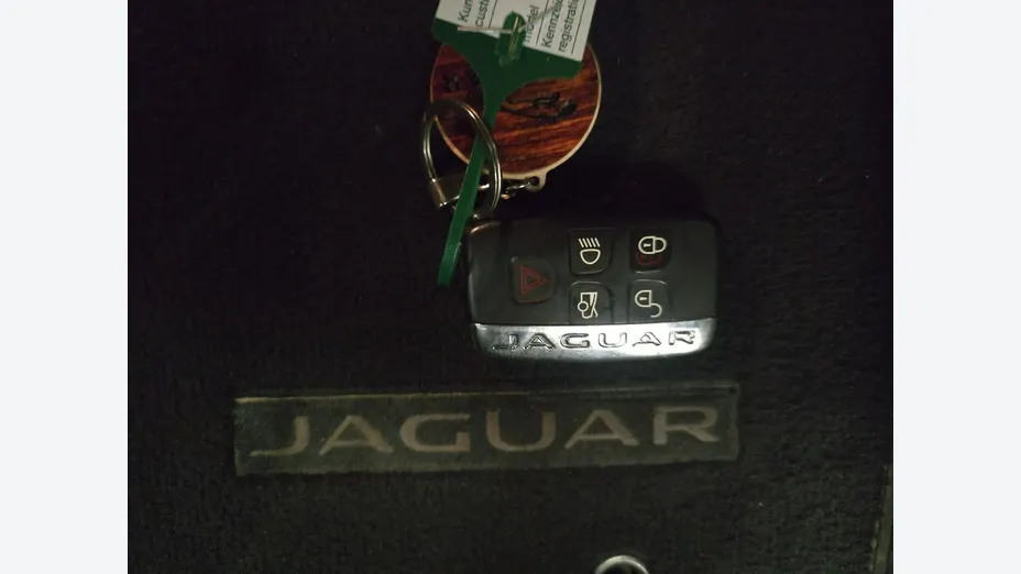 JAGUAR XF -