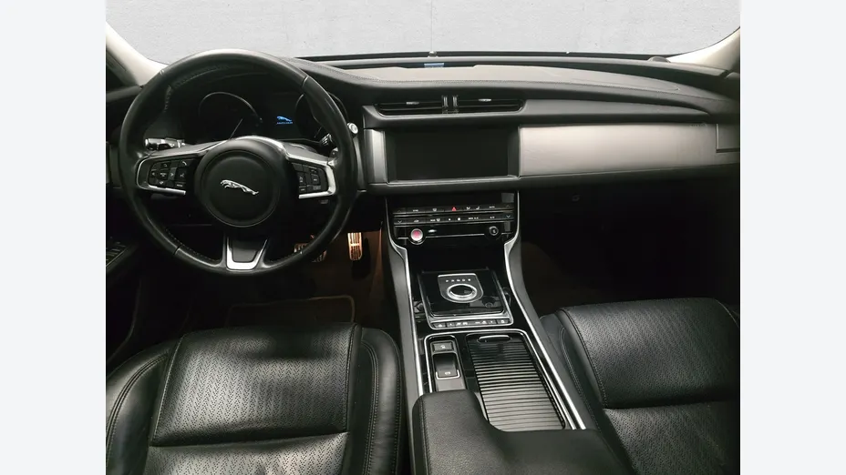 JAGUAR XF -