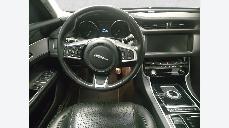 JAGUAR XF -