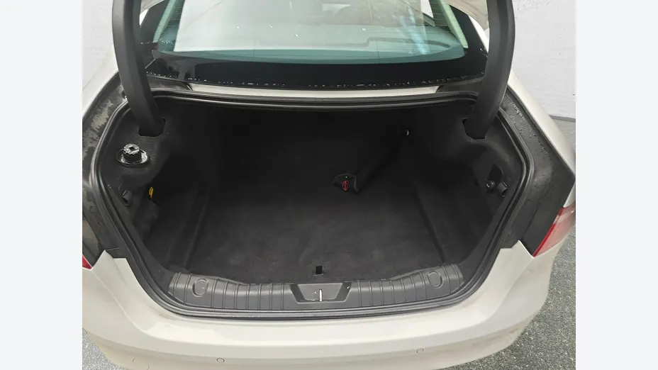 JAGUAR XF -
