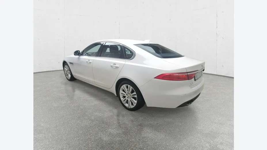 JAGUAR XF -