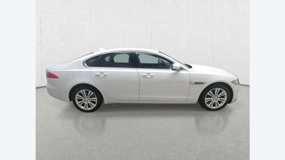JAGUAR XF -