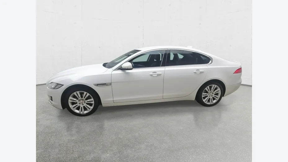 JAGUAR XF -