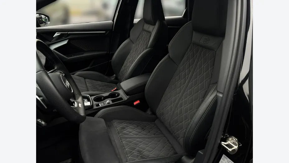 AUDI S3 -