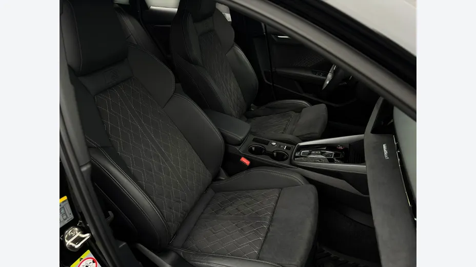 AUDI S3 -