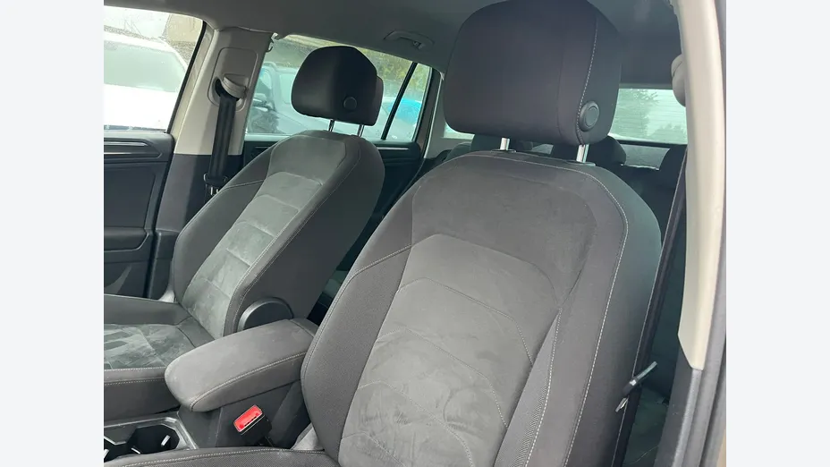 VOLKSWAGEN Tiguan -
