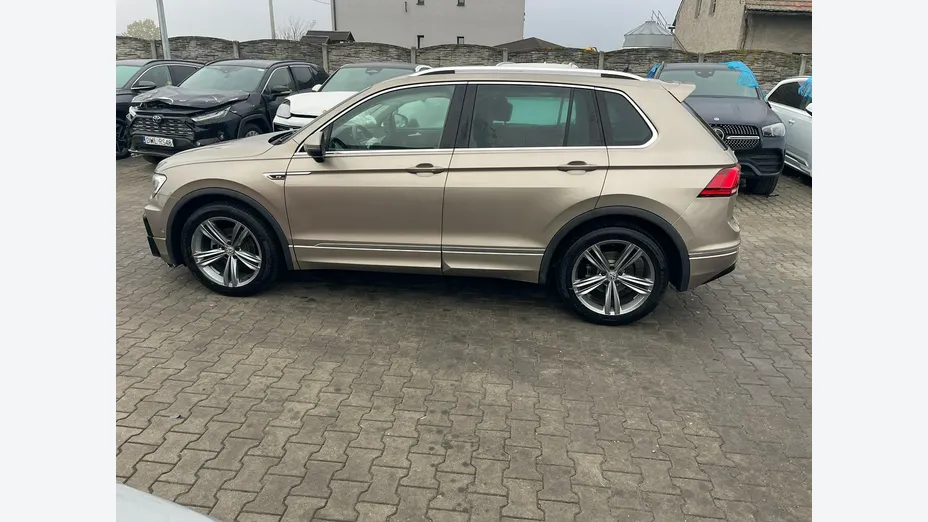 VOLKSWAGEN Tiguan -