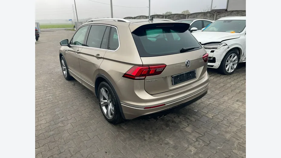VOLKSWAGEN Tiguan -