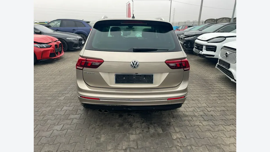 VOLKSWAGEN Tiguan -