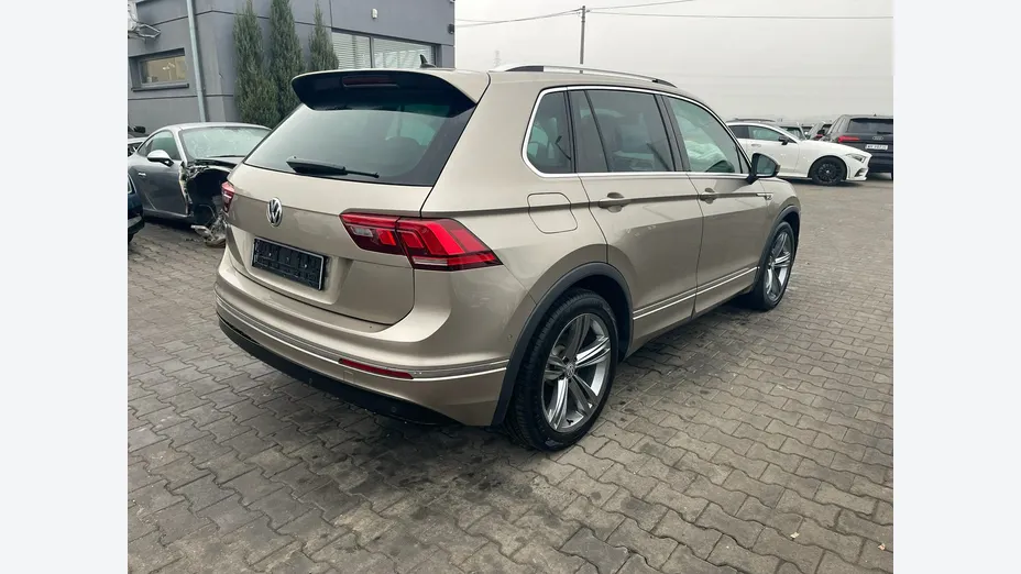 VOLKSWAGEN Tiguan -