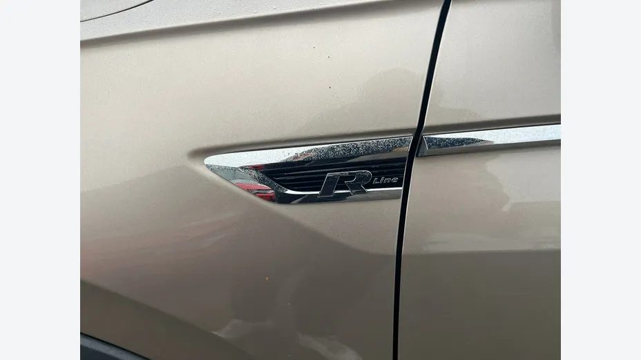 VOLKSWAGEN Tiguan -