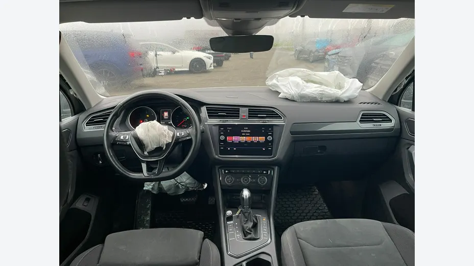 VOLKSWAGEN Tiguan -