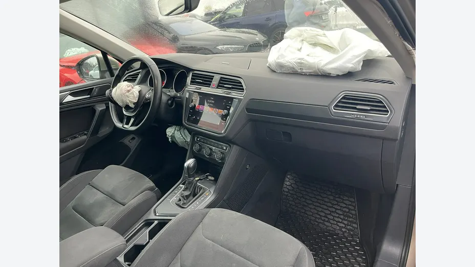 VOLKSWAGEN Tiguan -