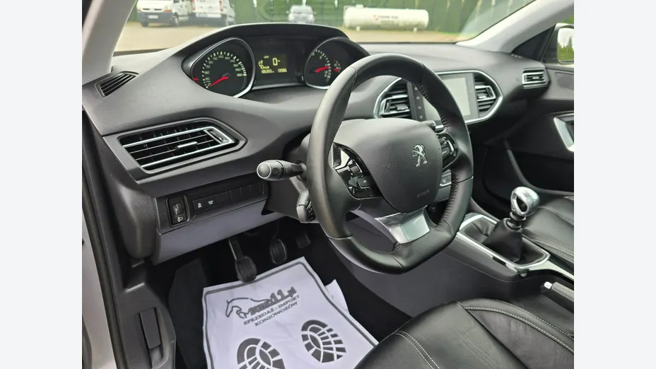 PEUGEOT 308 -