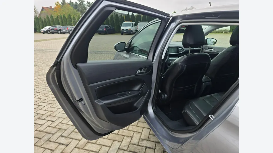 PEUGEOT 308 -