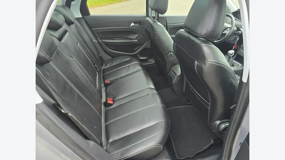 PEUGEOT 308 -