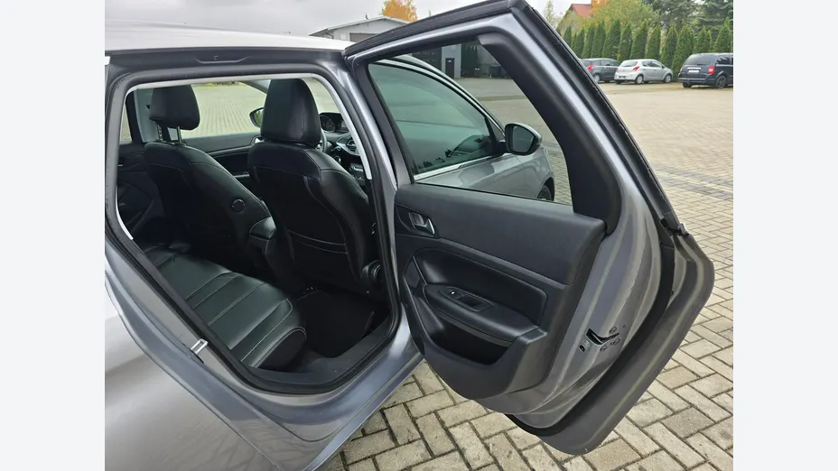PEUGEOT 308 -