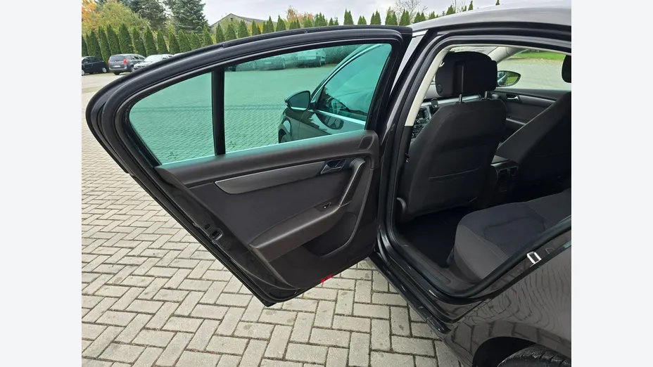 VOLKSWAGEN Passat -