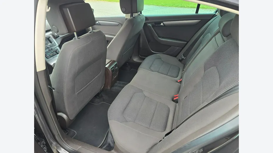 VOLKSWAGEN Passat -