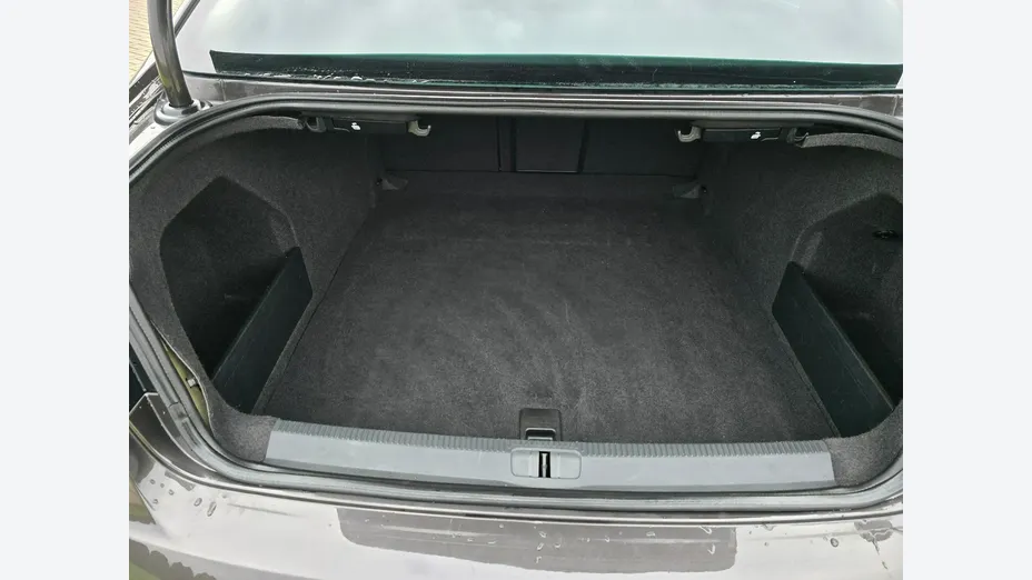 VOLKSWAGEN Passat -