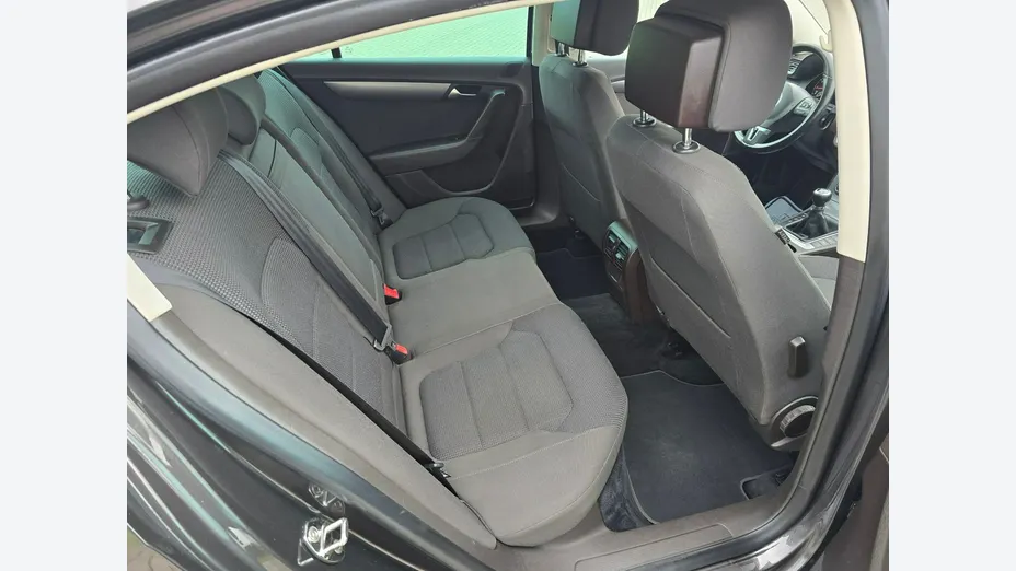 VOLKSWAGEN Passat -
