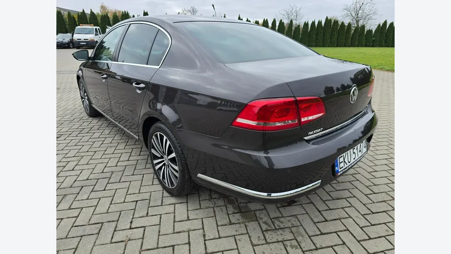 VOLKSWAGEN Passat -