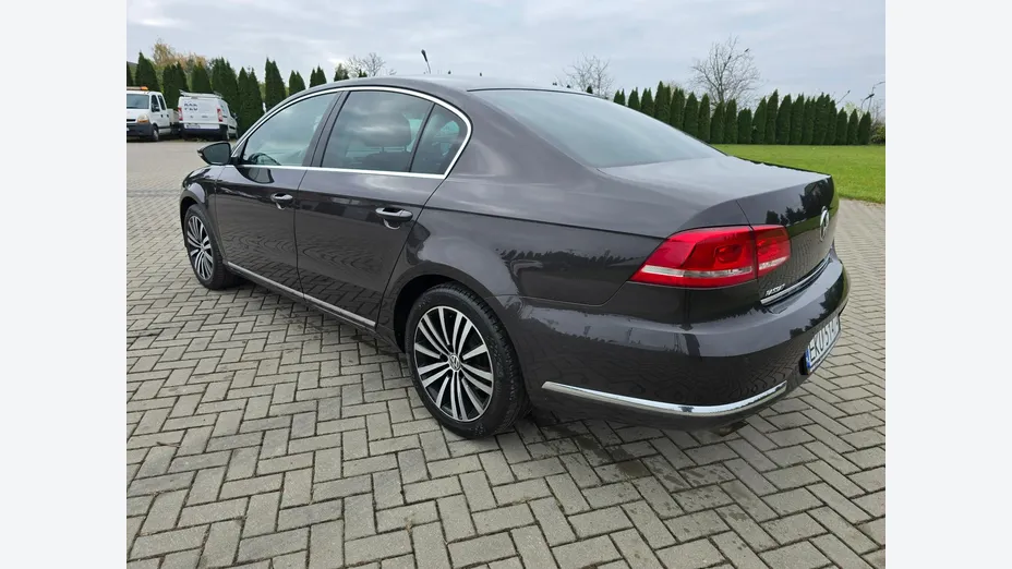 VOLKSWAGEN Passat -