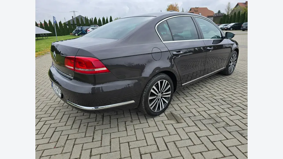 VOLKSWAGEN Passat -