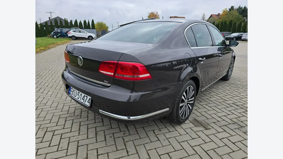 VOLKSWAGEN Passat -